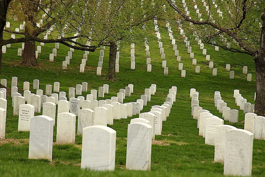 Cimitero con tombe americane