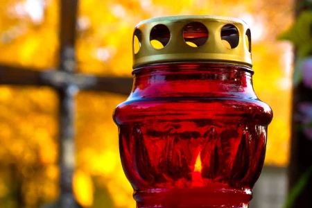 Special Types of Funerals Around the World – Military Ceremonies, Burials at Sea, and Other Forms of Farewell