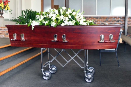 Funeral Trolleys in Practice – How to Choose the Right Model for Chapels, Cemeteries, and Difficult Terrain