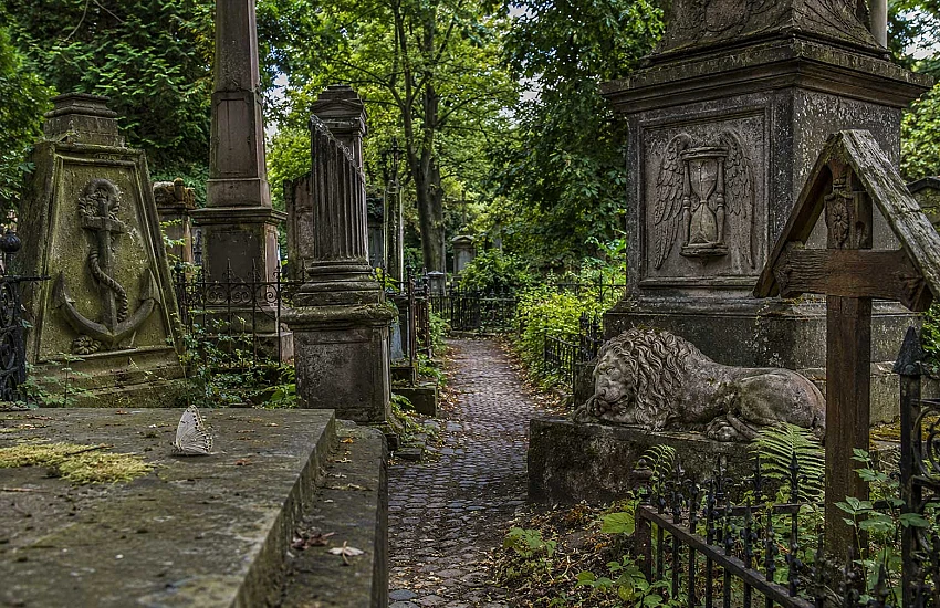 Cemetery Symbolism – What Gravestones Really Say
