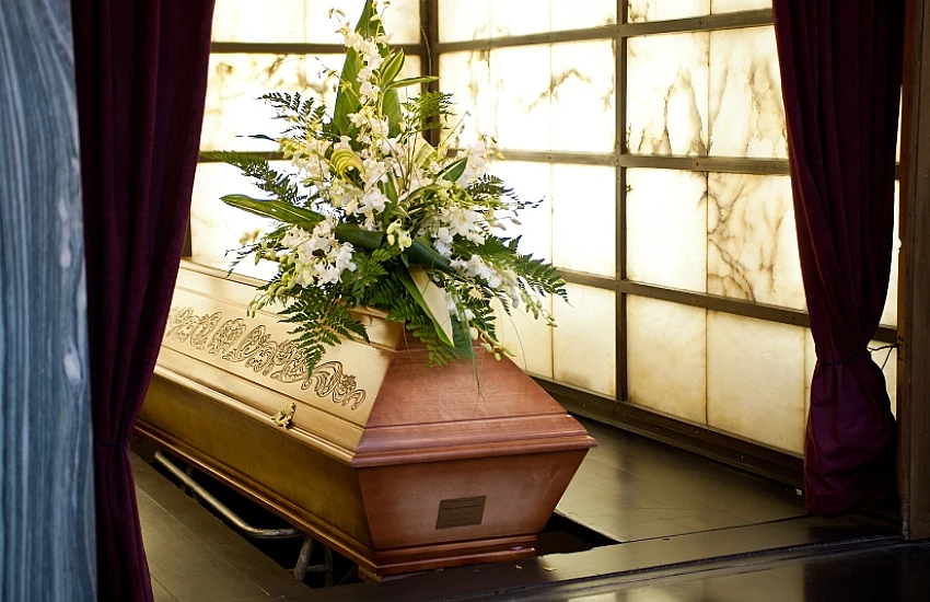 Which flowers and decorations to choose for a funeral ceremony?